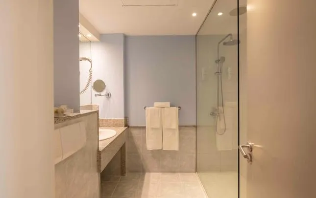 Bathroom with a washbasin and a walk-in shower with a glass screen